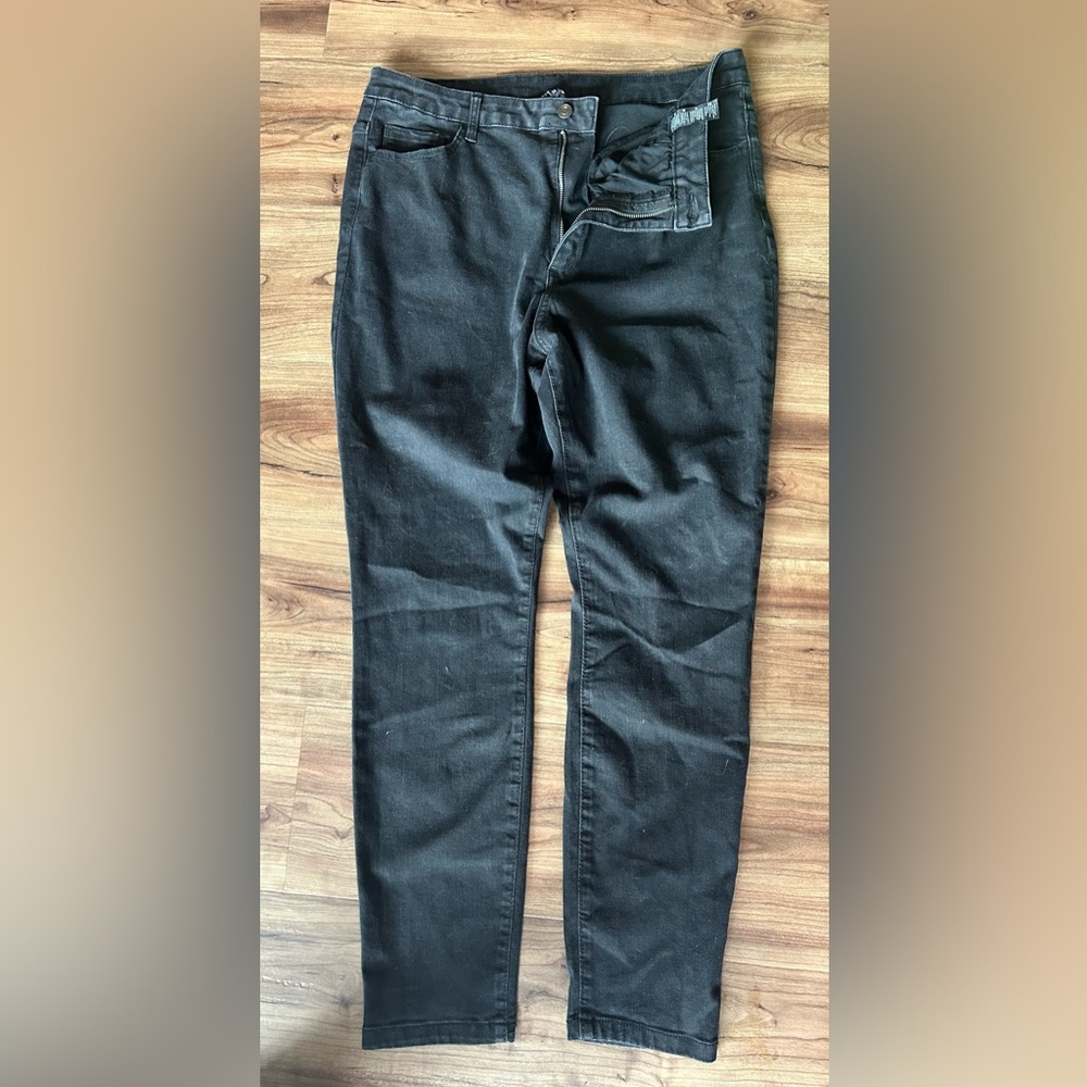 Curvy Woman’s Black Straight Leg Jeans (size 14)